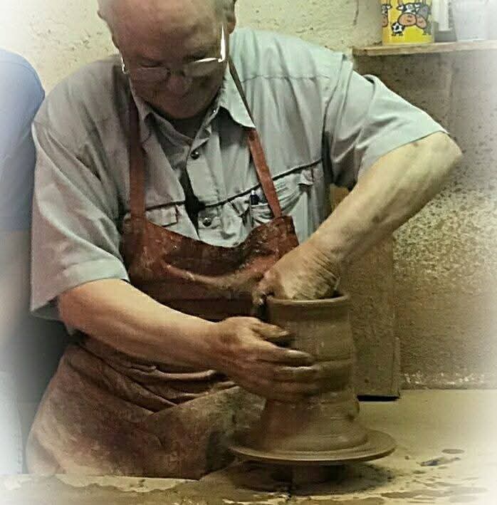 Descubre piezas únicas de alfarería artesanal española.